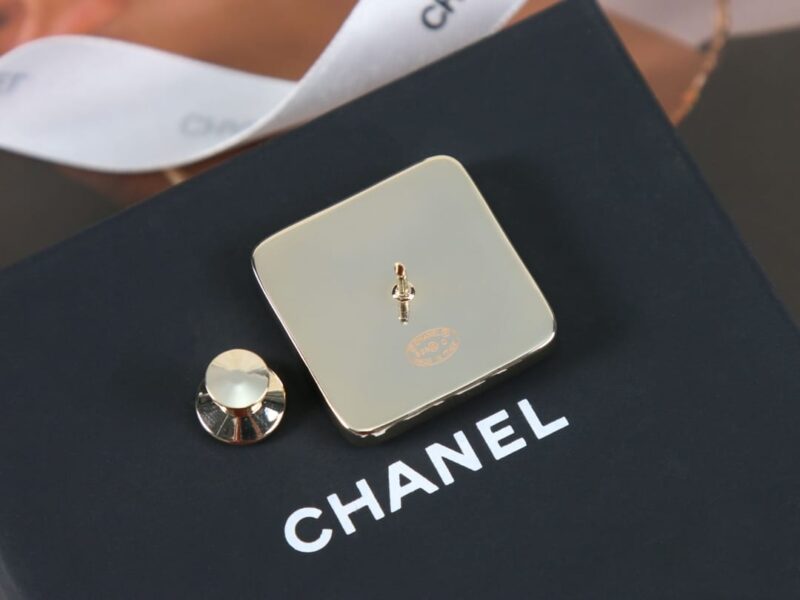 ☑️CHANEL香奈儿双c方形胸针 - Image 8
