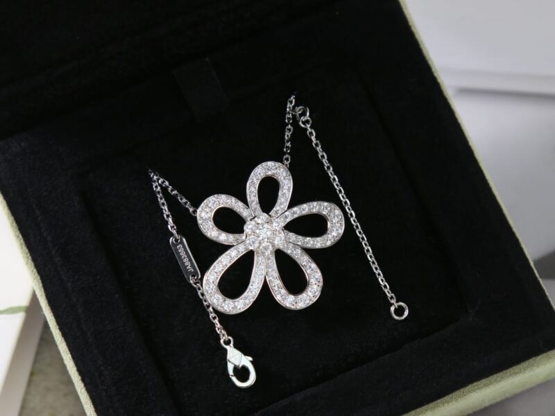 Van Cleef &Arpels 梵克雅宝Rose de Noel满钻花朵项链 耳拍耳钉 - Image 8
