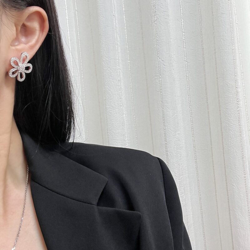 Van Cleef &Arpels 梵克雅宝Rose de Noel满钻花朵项链 耳拍耳钉 - Image 16