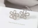 Van Cleef &Arpels 梵克雅宝Rose de Noel满钻花朵项链 耳拍耳钉