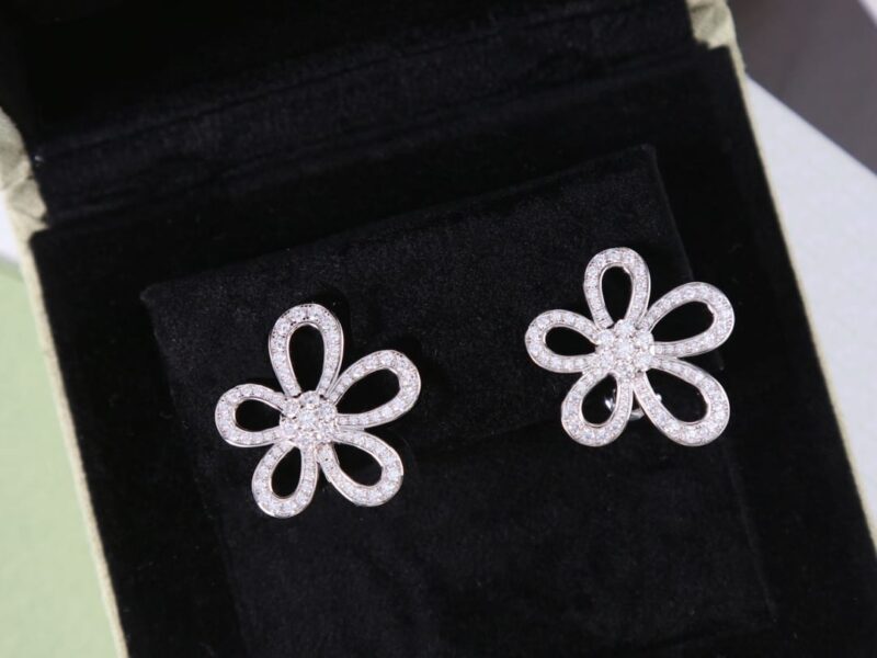 Van Cleef &Arpels 梵克雅宝Rose de Noel满钻花朵项链 耳拍耳钉 - Image 19