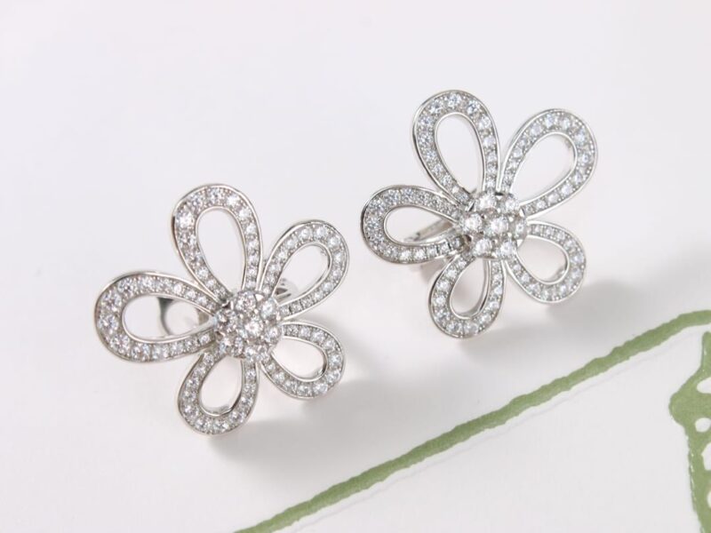 Van Cleef &Arpels 梵克雅宝Rose de Noel满钻花朵项链 耳拍耳钉 - Image 20