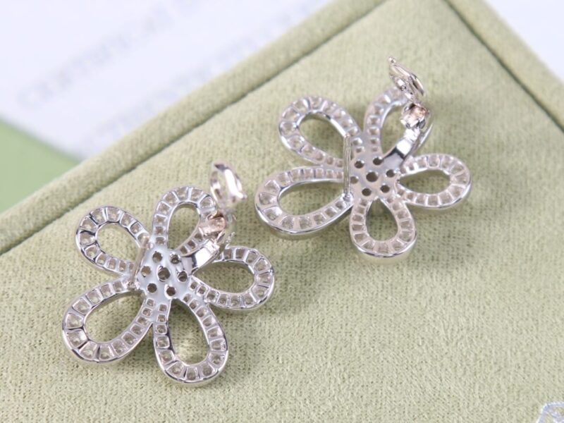 Van Cleef &Arpels 梵克雅宝Rose de Noel满钻花朵项链 耳拍耳钉 - Image 21