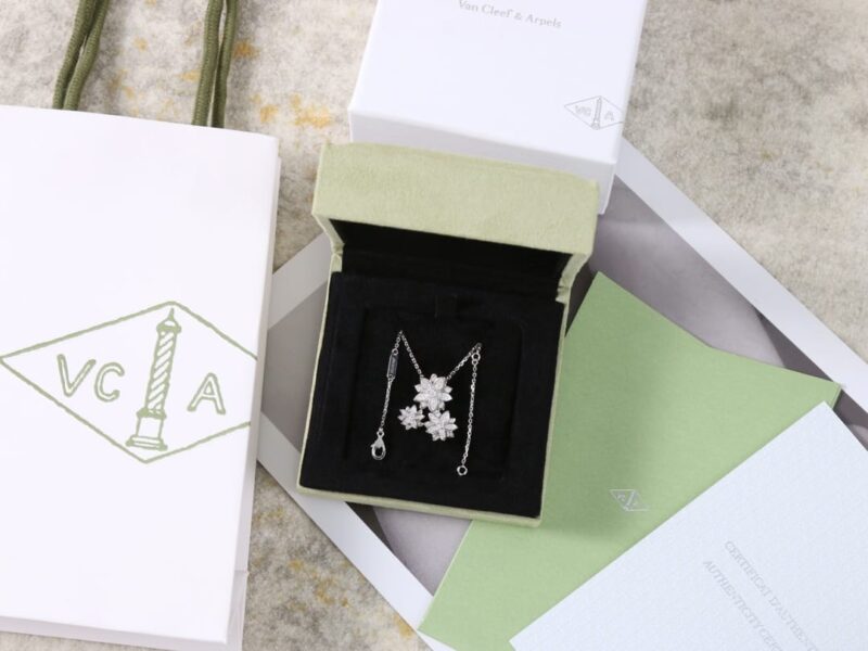 Van Cleef &Arpels 梵克雅宝莲花项链 - Image 3