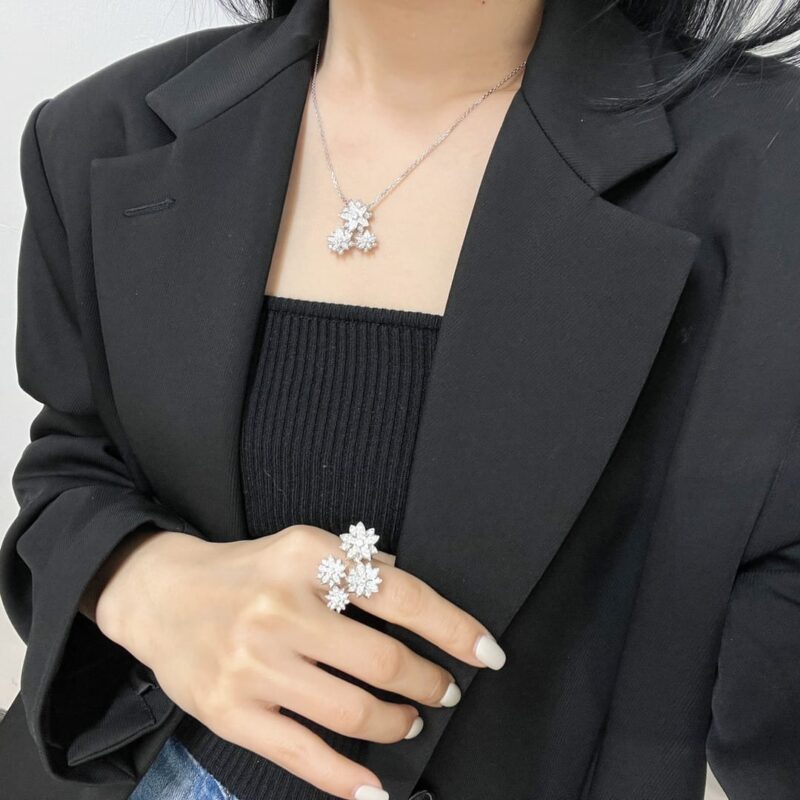 Van Cleef &Arpels 梵克雅宝莲花项链 - Image 5