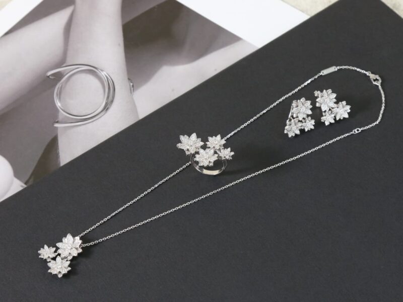 Van Cleef &Arpels 梵克雅宝莲花项链 - Image 7