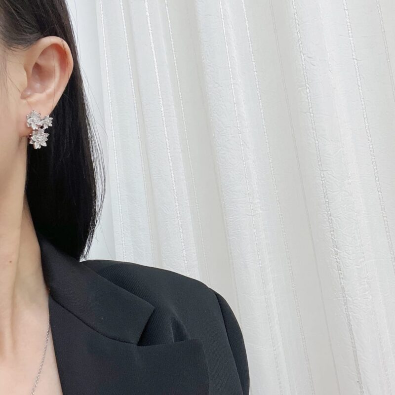 Van Cleef &Arpels 梵克雅宝莲花耳拍耳钉 - Image 5