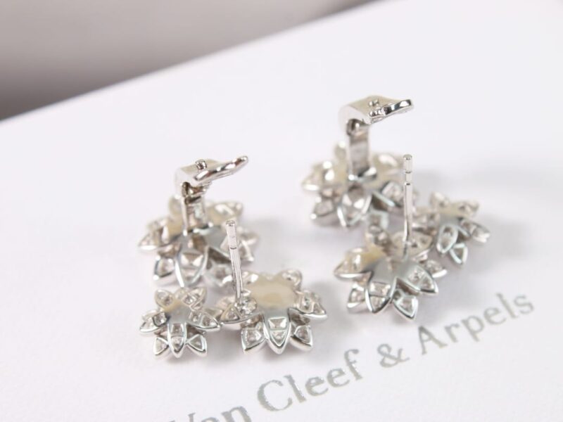 Van Cleef &Arpels 梵克雅宝莲花耳拍耳钉 - Image 9