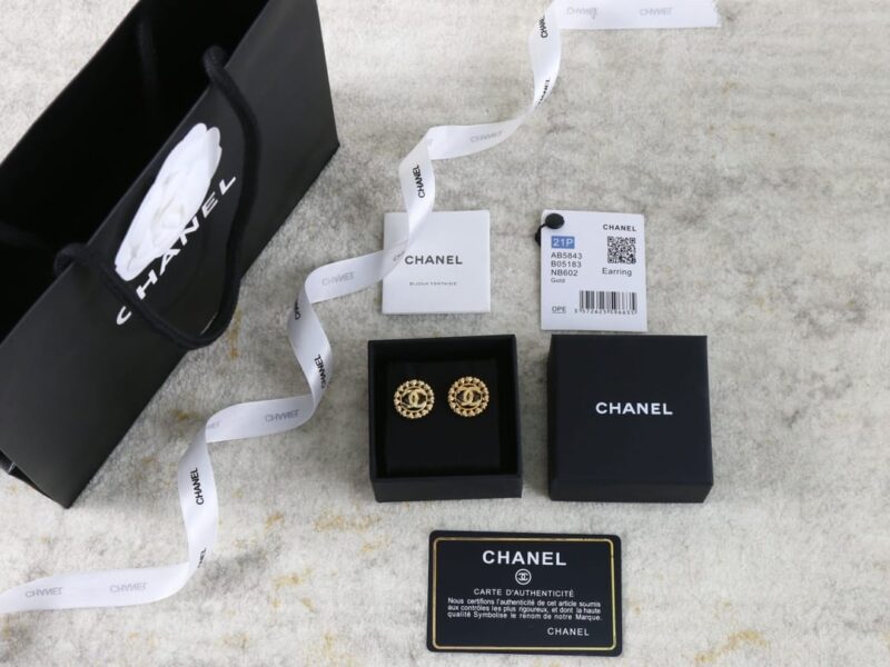 ☑️CHANEL香奈儿金色双c圆形耳钉耳环 - Image 3