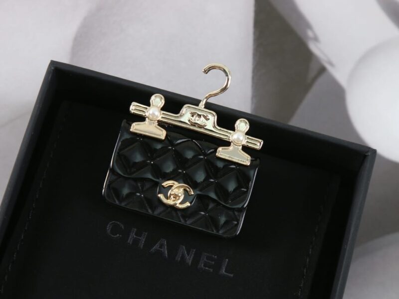 ☑️CHANEL香奈儿双c衣架包包胸针