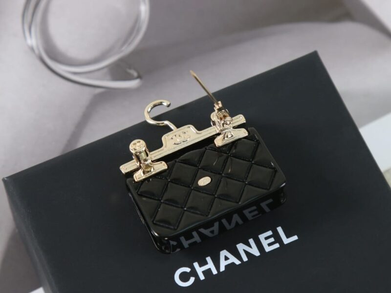 ☑️CHANEL香奈儿双c衣架包包胸针 - Image 8