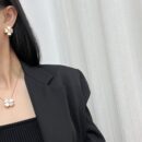 Van Cleef &Arpels 梵克雅宝cosmos 四叶草贝母耳拍