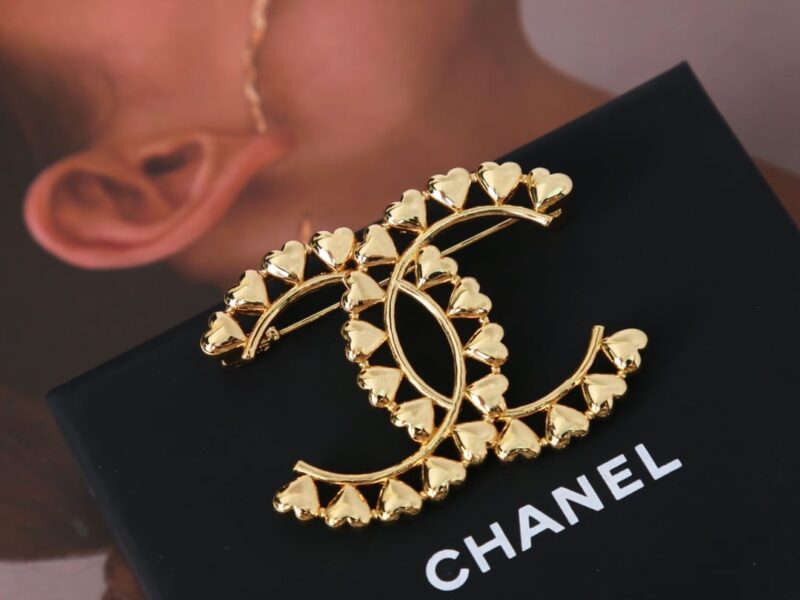 ☑️CHANEL香奈儿金色桃心爱心胸针