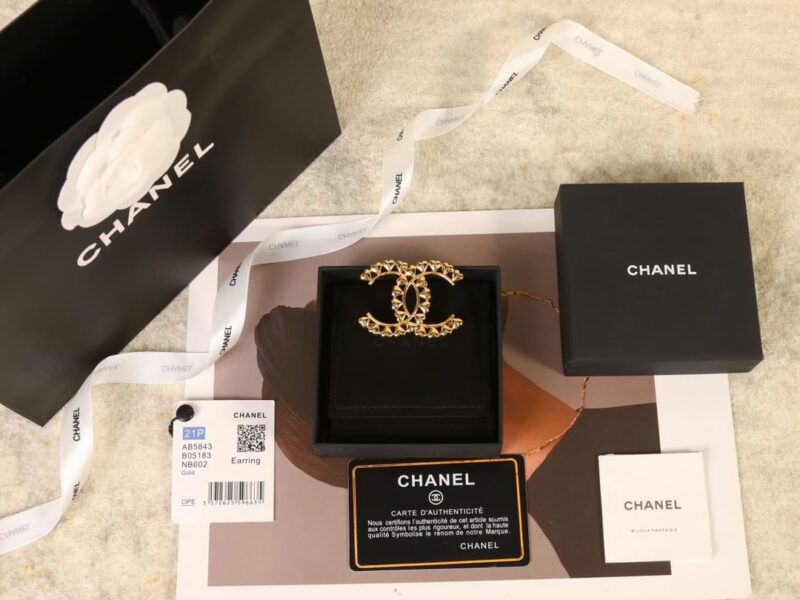 ☑️CHANEL香奈儿金色桃心爱心胸针 - Image 3