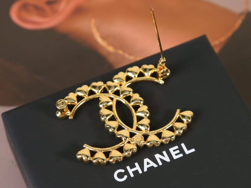☑️CHANEL香奈儿金色桃心爱心胸针 - Image 9