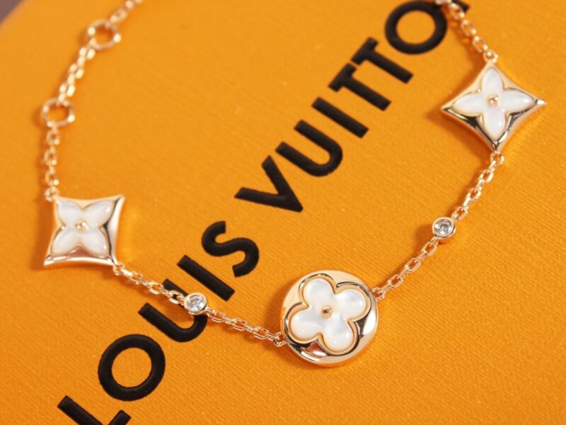 Louis Vuitton 路易威登 LV白贝母五花手链 - Image 7