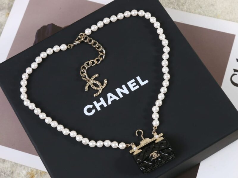 ☑️CHANEL香奈儿双c衣架包包珍珠项链 - Image 6