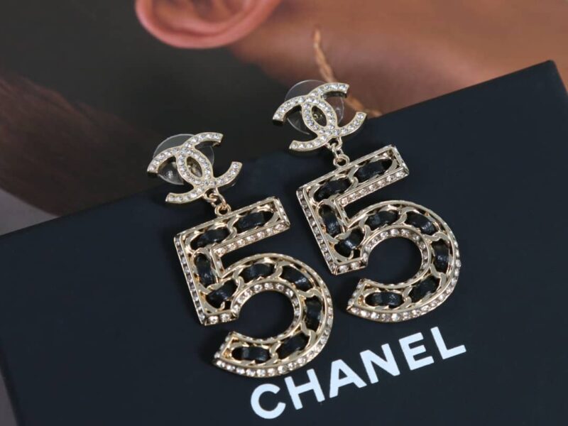☑️CHANEL香奈儿C2双c5字黑皮绳耳钉耳环 - Image 2