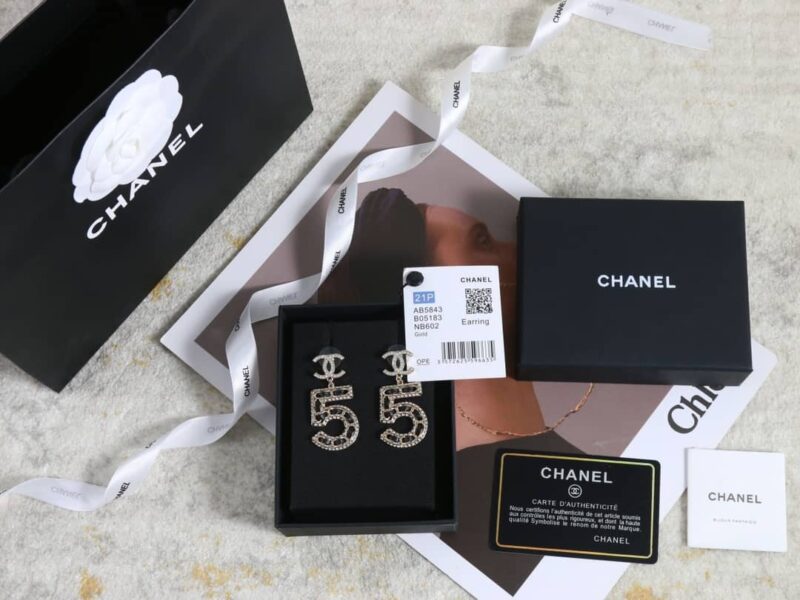 ☑️CHANEL香奈儿C2双c5字黑皮绳耳钉耳环 - Image 3
