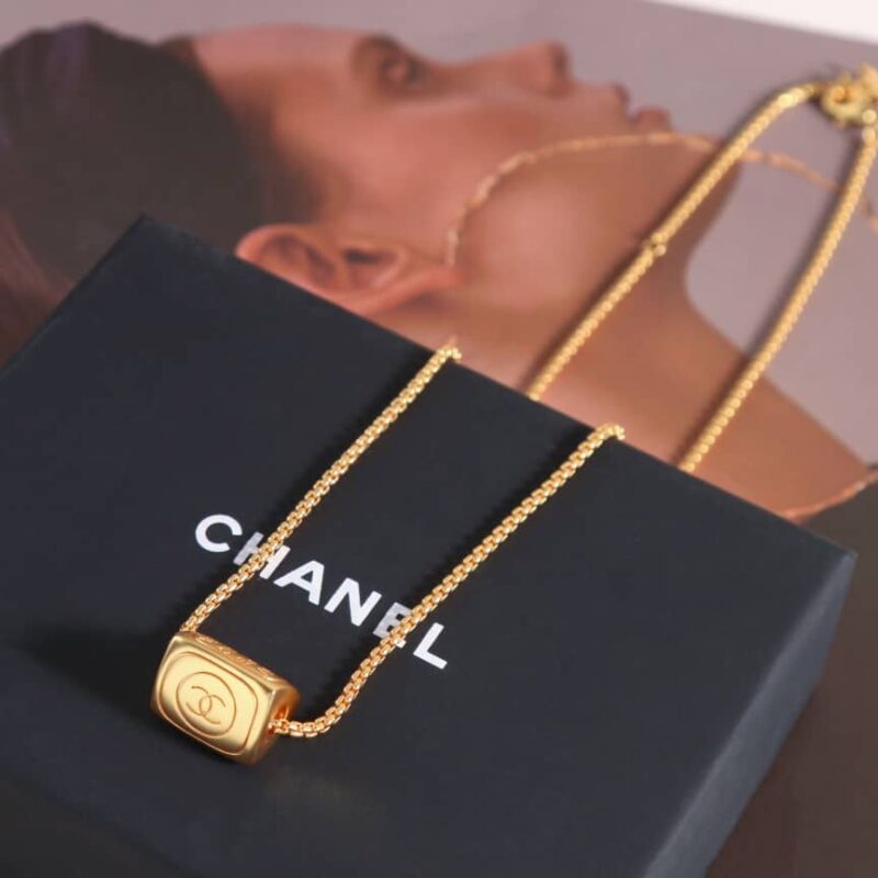 ☑️CHANEL香奈儿双c金色中古三角形三面项链