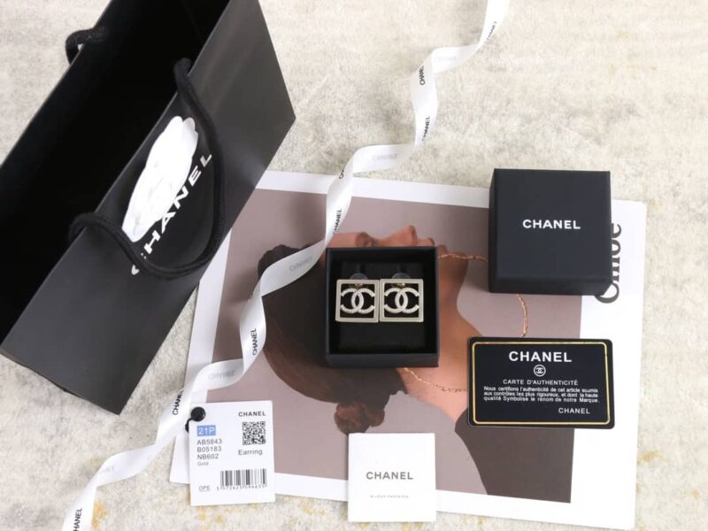 ☑️CHANEL香奈儿双c方形镂空耳钉耳环 - Image 3