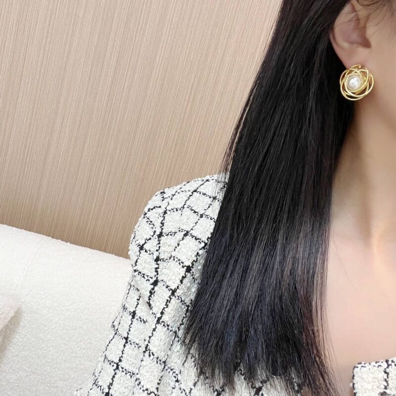 ☑️CHANEL香奈儿金色珍珠耳钉 - Image 3