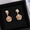 CHANEL香奈儿玫瑰金山茶花耳钉耳环