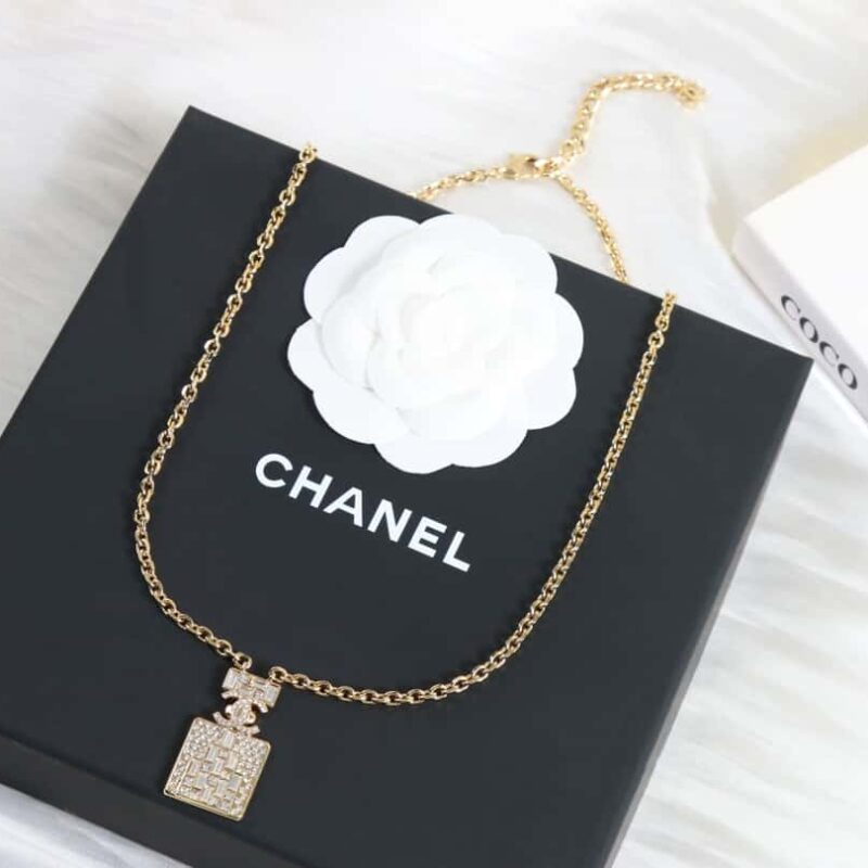 ☑️CHANEL香奈儿双c满钻香水瓶项链
