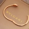 wsxc1680008687251_8.jpg 宝格丽BVLGARI最新系列Serpenti 孔雀石 红宝石蛇形 蛇手镯