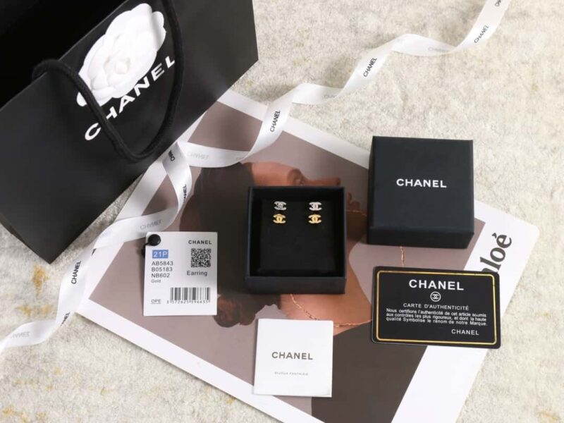 ☑️CHANEL香奈儿c1迷你双c光面耳钉耳环 - Image 5