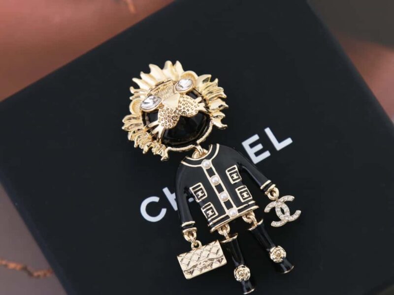 ☑️CHANEL香奈儿双c黑金狮子胸针 - Image 8