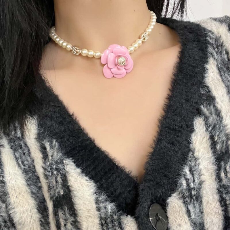 ☑️CHANEL香奈儿双c粉茶花珍珠项链 - Image 5