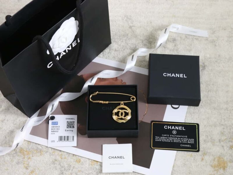 ☑️ 香奈儿中古系列别针金色圆形双c胸针 - Image 3