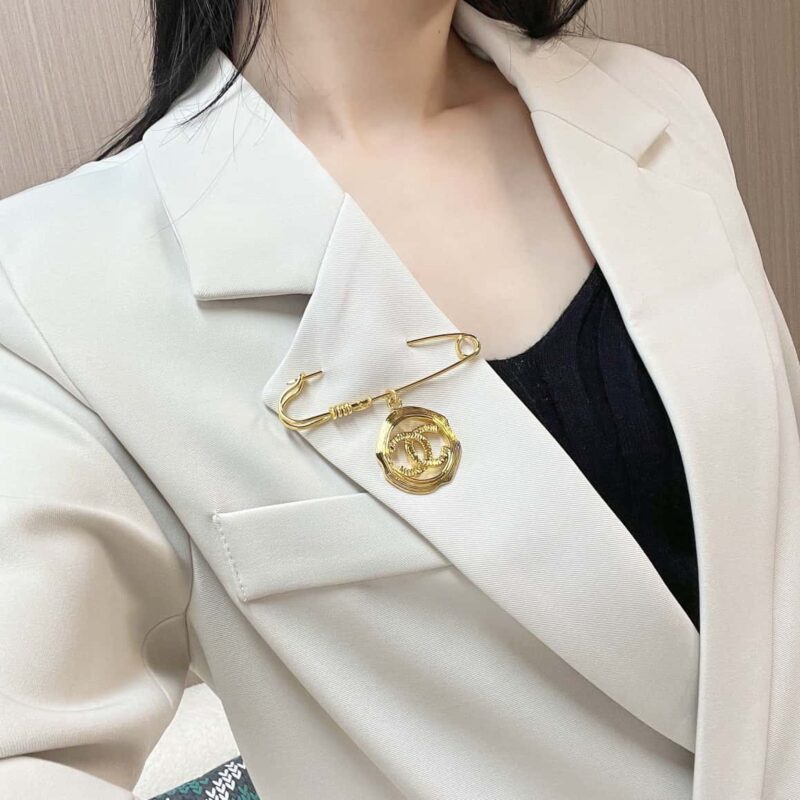 ☑️ 香奈儿中古系列别针金色圆形双c胸针 - Image 4