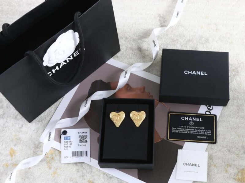 ☑️ 香奈儿中古系列金色桃心爱心双c耳环耳钉 - Image 3