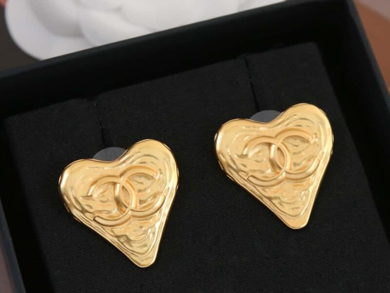 ☑️ 香奈儿中古系列金色桃心爱心双c耳环耳钉 - Image 6