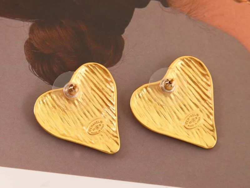 ☑️ 香奈儿中古系列金色桃心爱心双c耳环耳钉 - Image 9