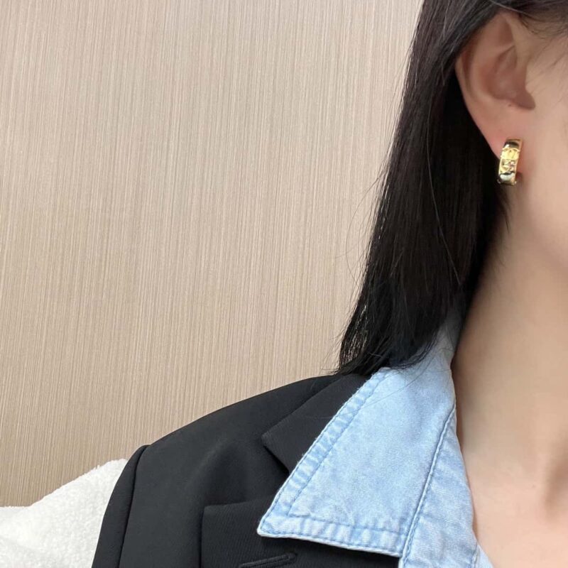 ☑️ 香奈儿中古系列金色双c半圆耳环耳钉 - Image 5