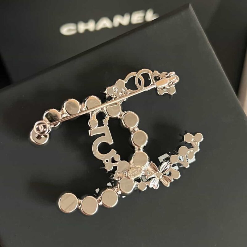 ☑️CHANEL香奈儿双c四叶草5字半珍珠胸针 - Image 8