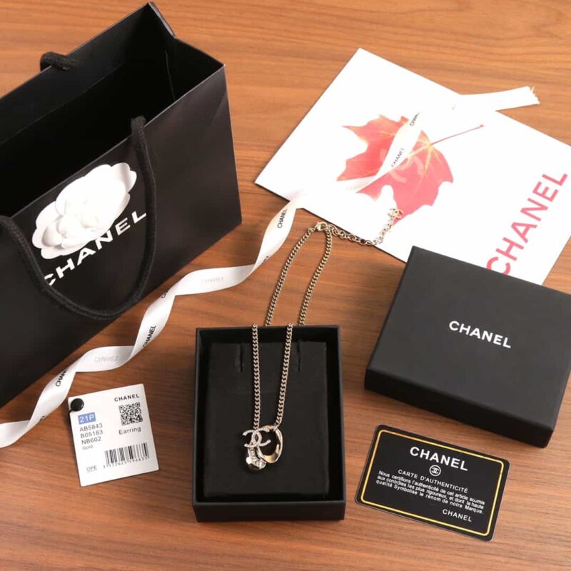 ☑️CHANEL香奈儿双c金色椭圆镂空项链 - Image 3
