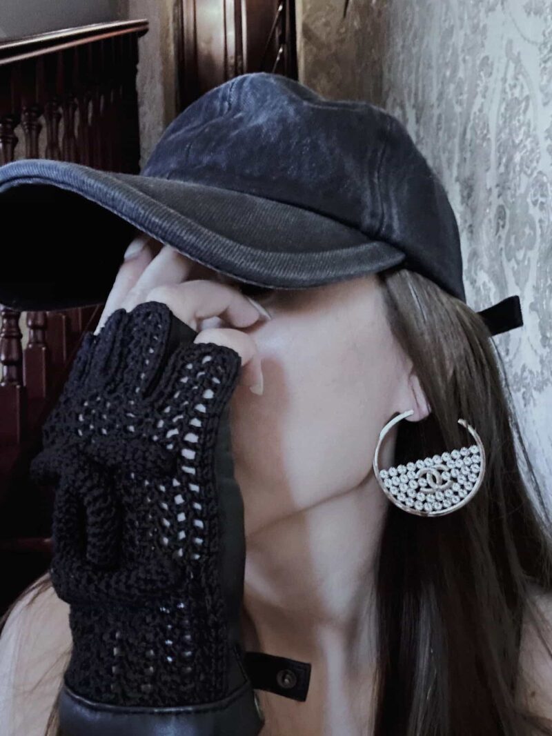 ☑️CHANEL香奈儿c1金色双c半圆半钻耳钉耳环 - Image 5