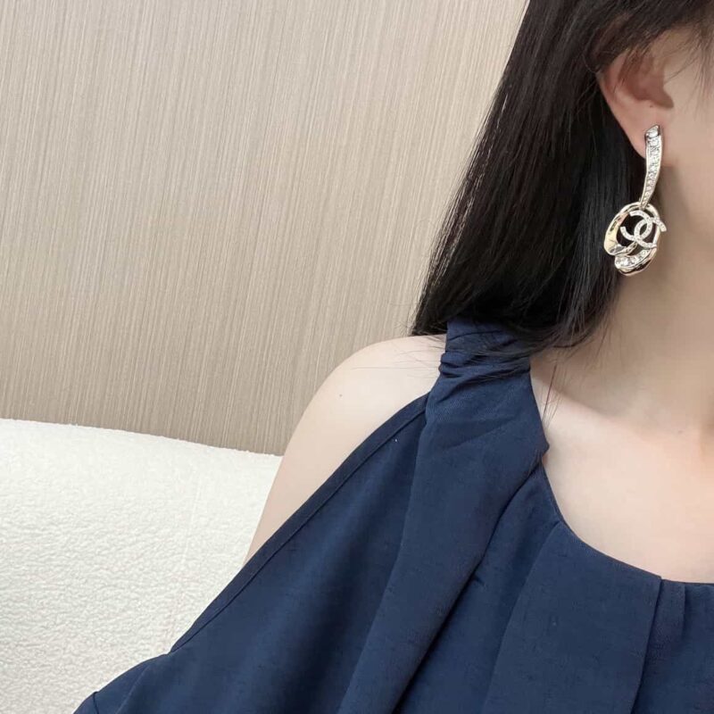 ☑️ 香奈儿c2双c椭圆镂空耳钉耳环 - Image 5
