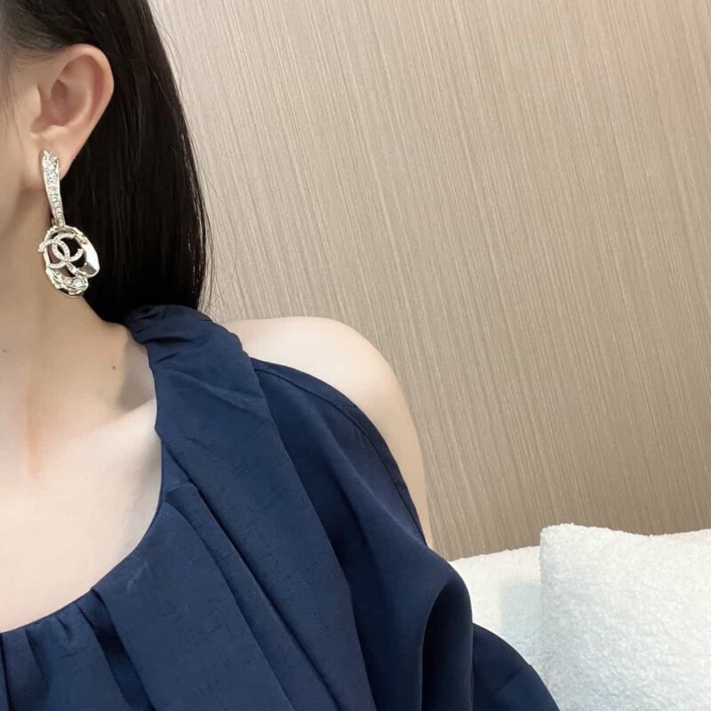 ☑️ 香奈儿c2双c椭圆镂空耳钉耳环 - Image 7