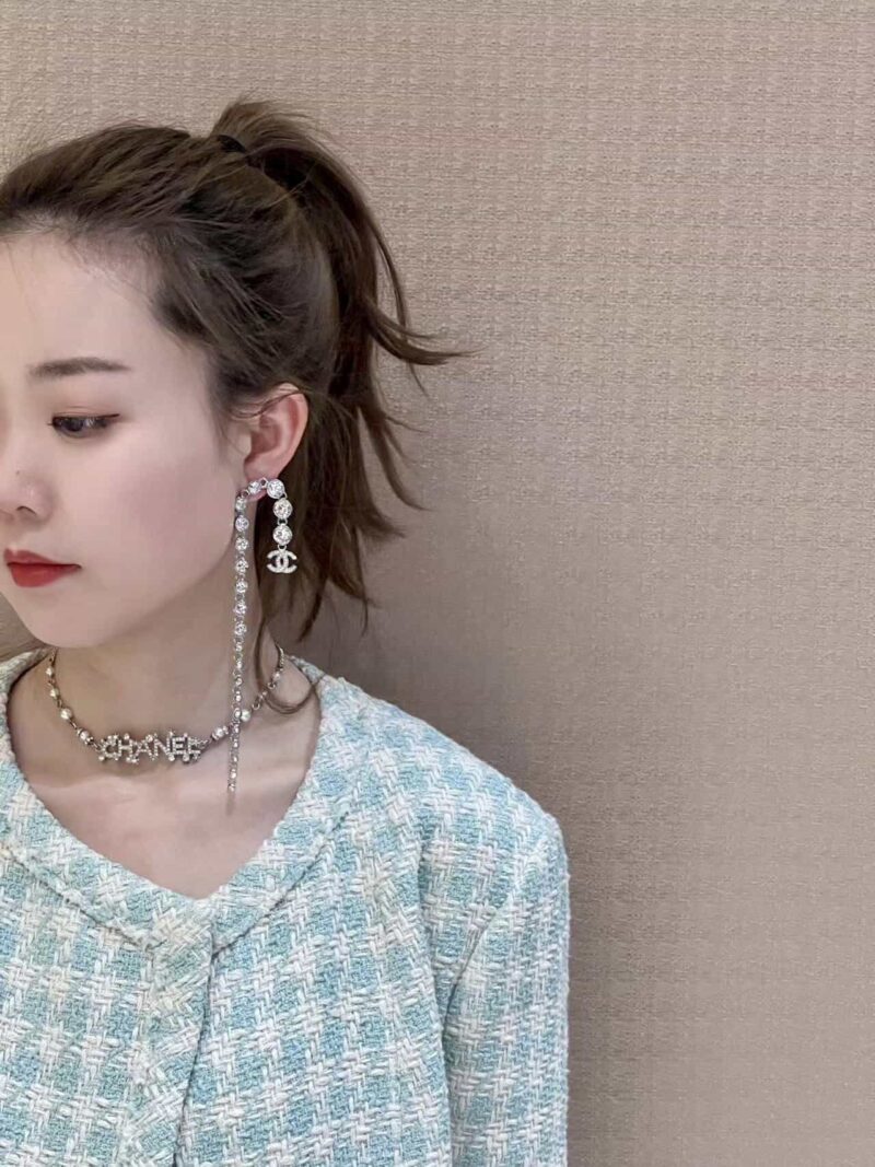 ☑️CHANEL香奈儿双c银色圆钻流苏长款耳钉耳环 - Image 5
