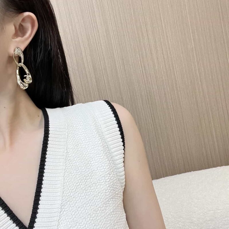 ☑️ 香奈儿c2双c椭圆镂空耳钉耳环 - Image 6