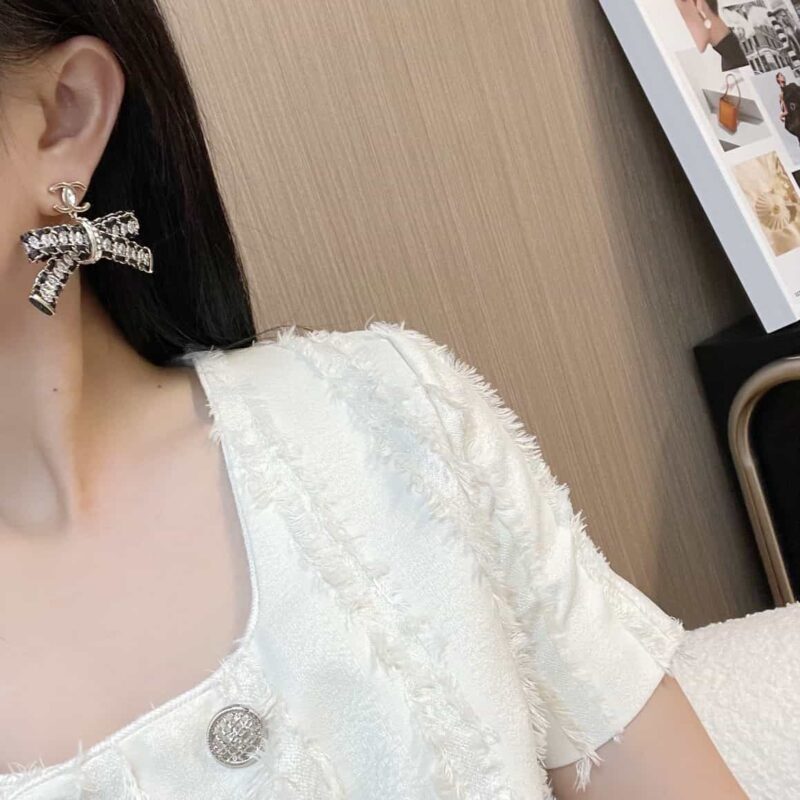 ☑️CHANEL香奈儿双c黑皮绳蝴蝶结耳钉耳环 - Image 5