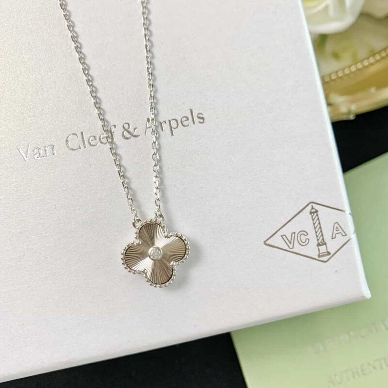 Van Cleef &Arpels 梵克雅宝圣诞限量四叶草项链 - Image 4