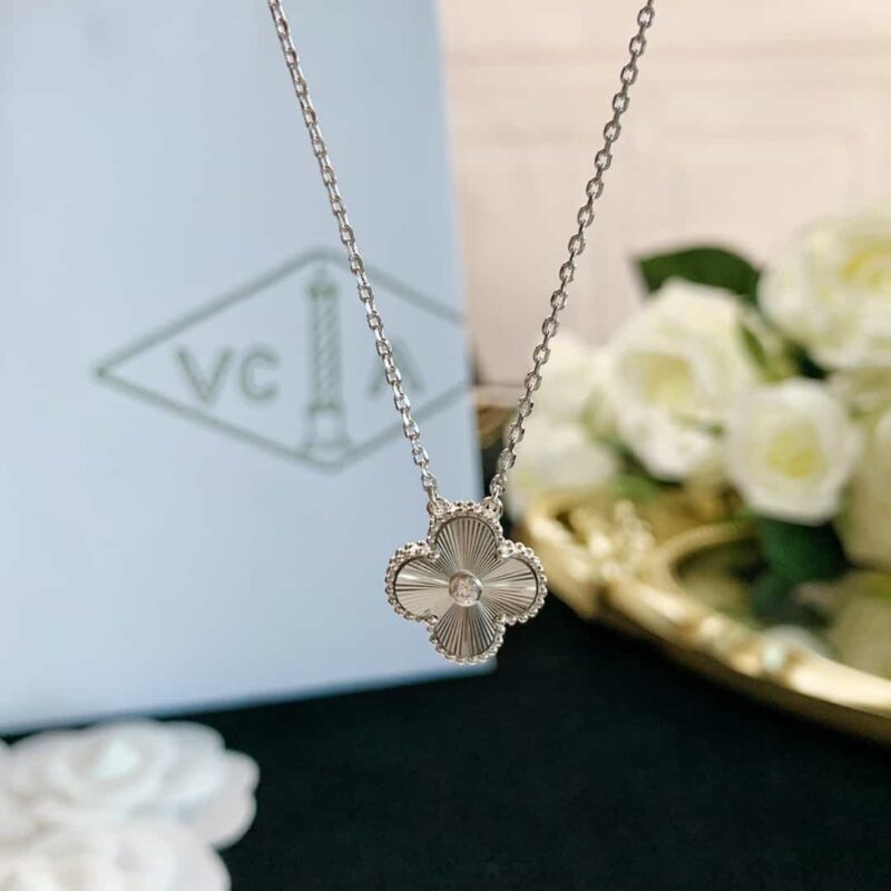 Van Cleef &Arpels 梵克雅宝圣诞限量四叶草项链 - Image 5