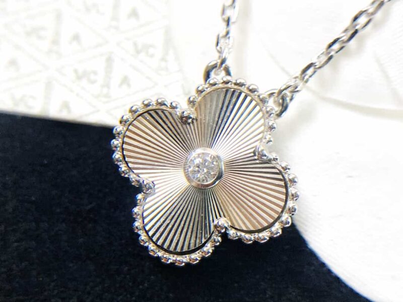 Van Cleef &Arpels 梵克雅宝圣诞限量四叶草项链 - Image 7