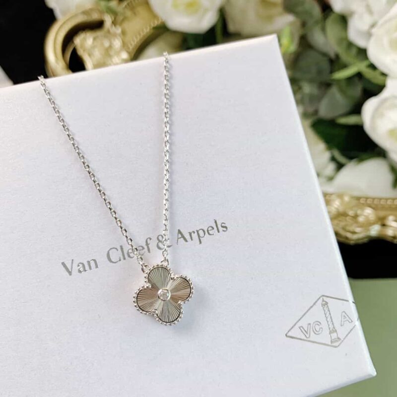 Van Cleef &Arpels 梵克雅宝圣诞限量四叶草项链 - Image 10
